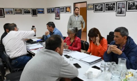 El gobierno de Arabela aceptó reunirse, pero los gremios tienen dudas